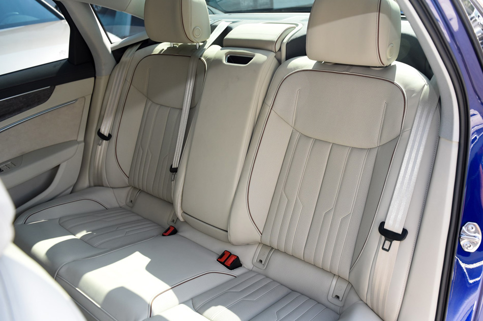 2019款 55 TFSI quattro 旗舰致雅型 座椅空间