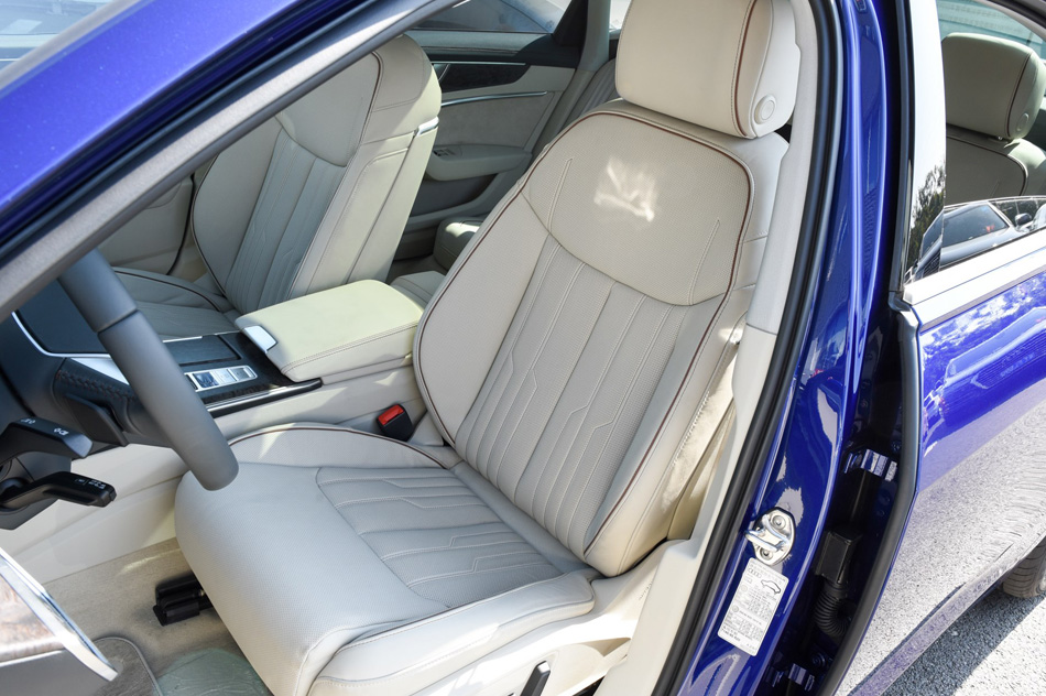 2019款 55 TFSI quattro 旗舰致雅型 座椅空间