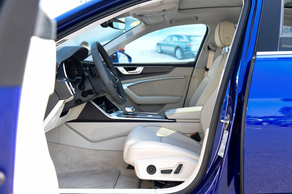 2019款 55 TFSI quattro 旗舰致雅型 座椅空间