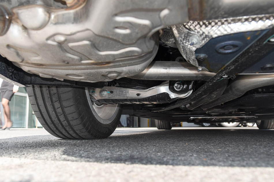 2019款 55 TFSI quattro 旗舰致雅型 引擎底盘