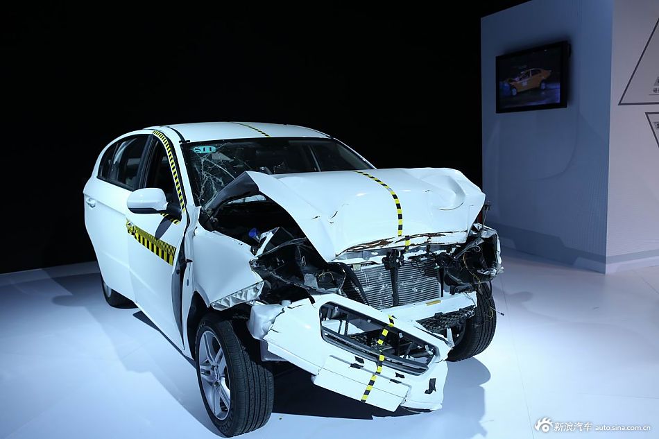 一汽欧朗碰撞车展示区