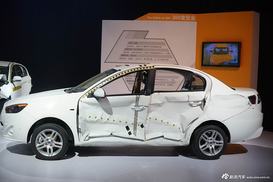 一汽欧朗碰撞车展示区