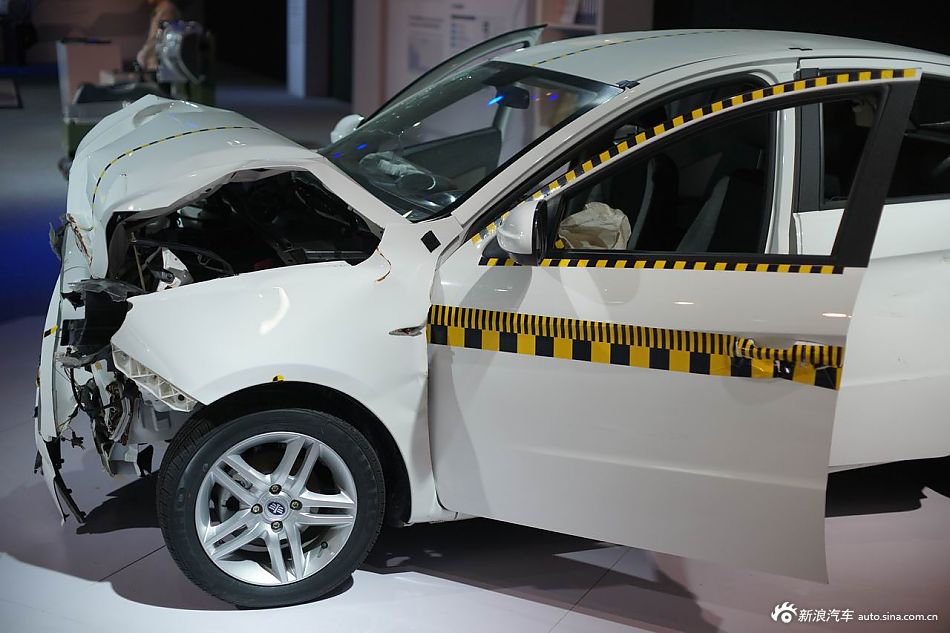 一汽欧朗碰撞车展示区