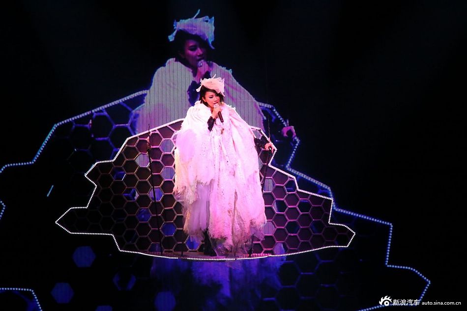 现场尚雯婕精彩表演