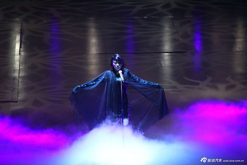 现场尚雯婕精彩表演