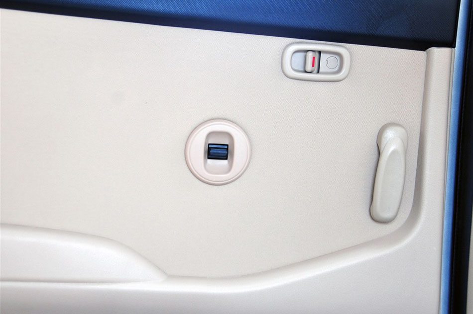 2014款 1.5L精英型 座椅空间