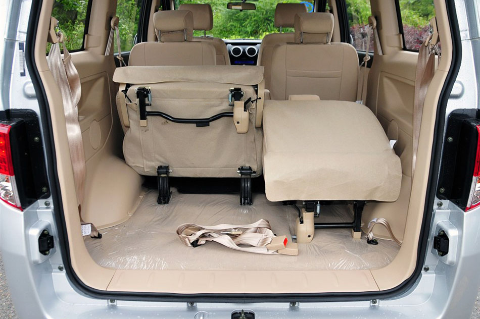 2014款 1.5L精英型 座椅空间