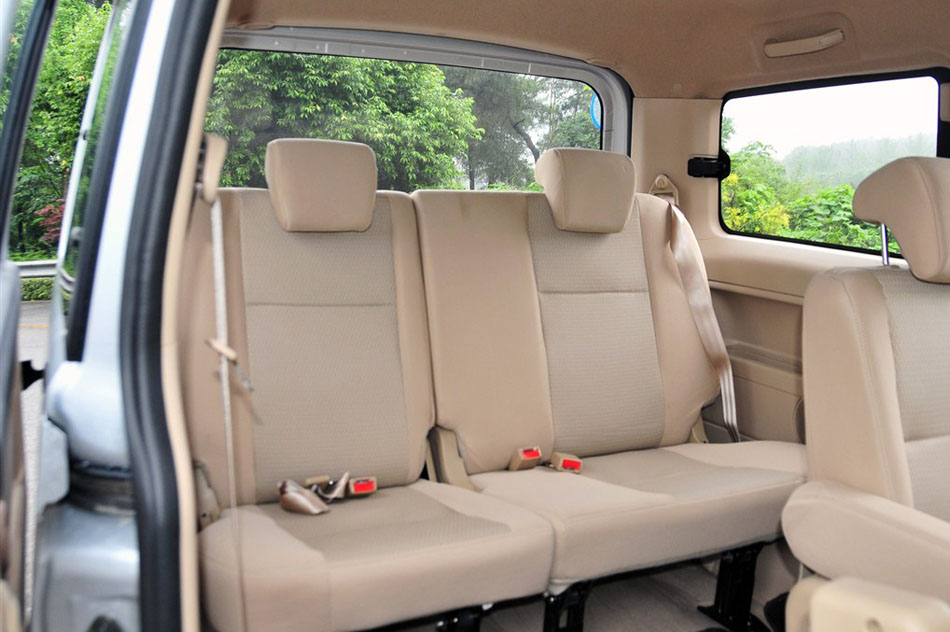 2014款 1.5L精英型 座椅空间