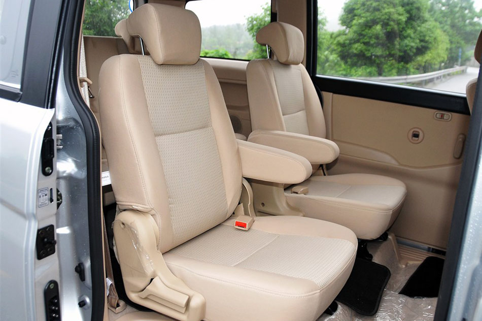 2014款 1.5L精英型 座椅空间