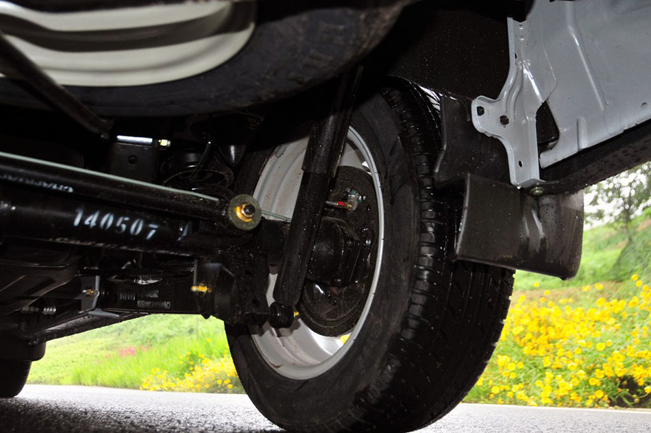 2014款 1.5L精英型 引擎底盘