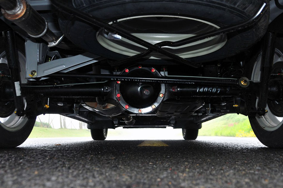 2014款 1.5L精英型 引擎底盘