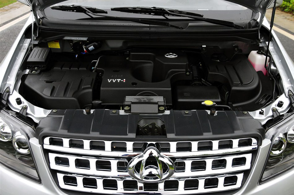 2014款 1.5L精英型 引擎底盘