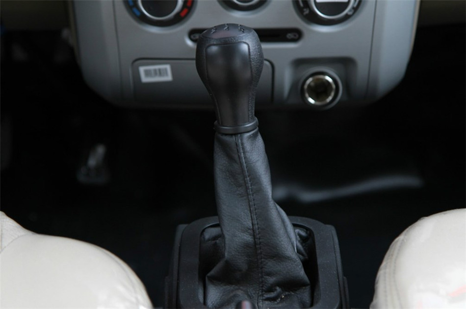 2012款 1.2L MT 标准型 内饰