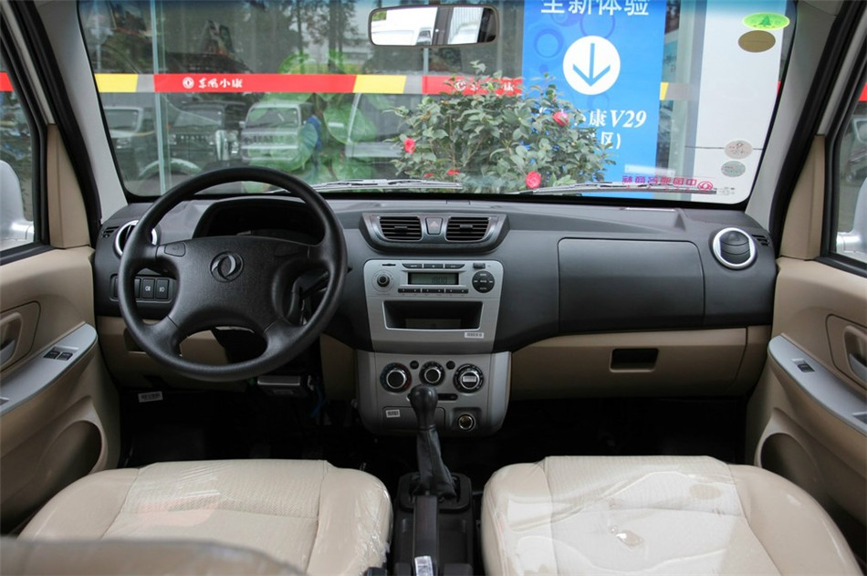 2012款 1.2L MT 标准型 内饰