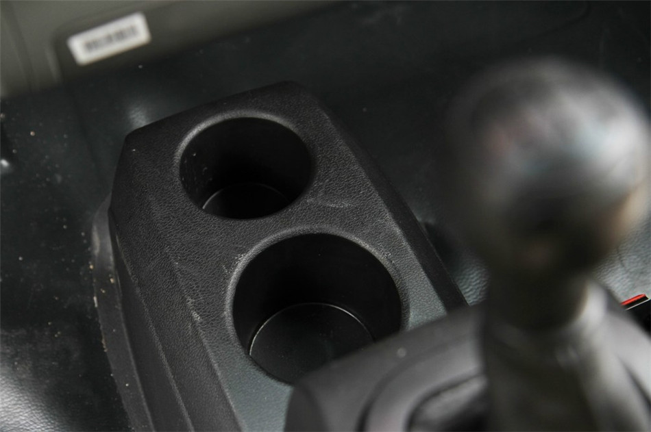 2012款 1.2L MT 标准型 座椅空间