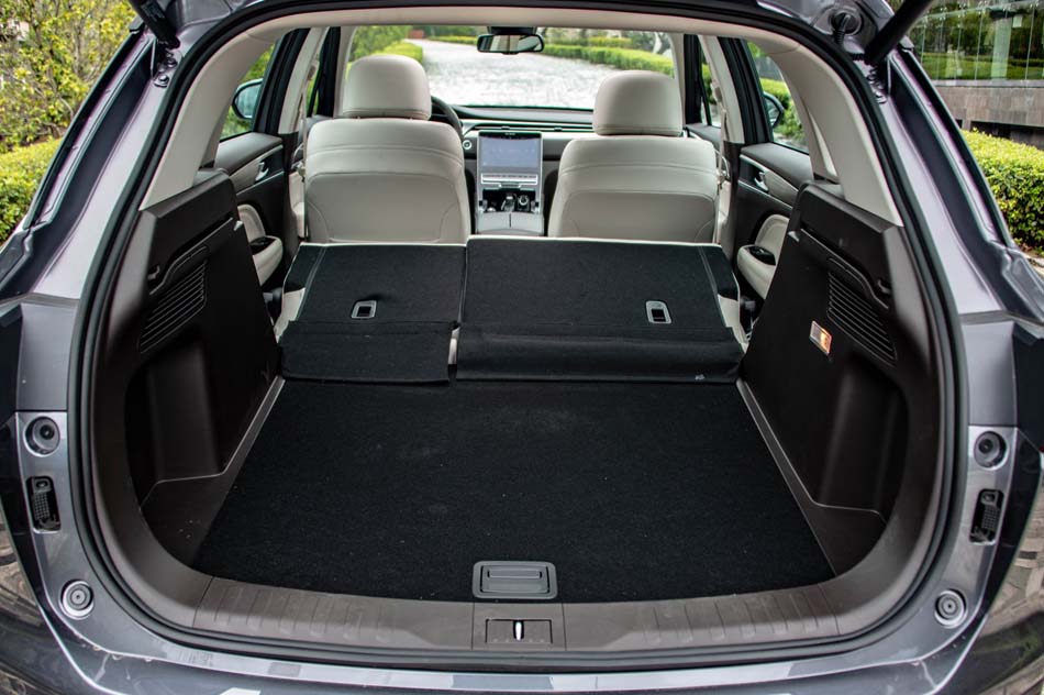 2019款 270T 自动尊贵版 座椅空间