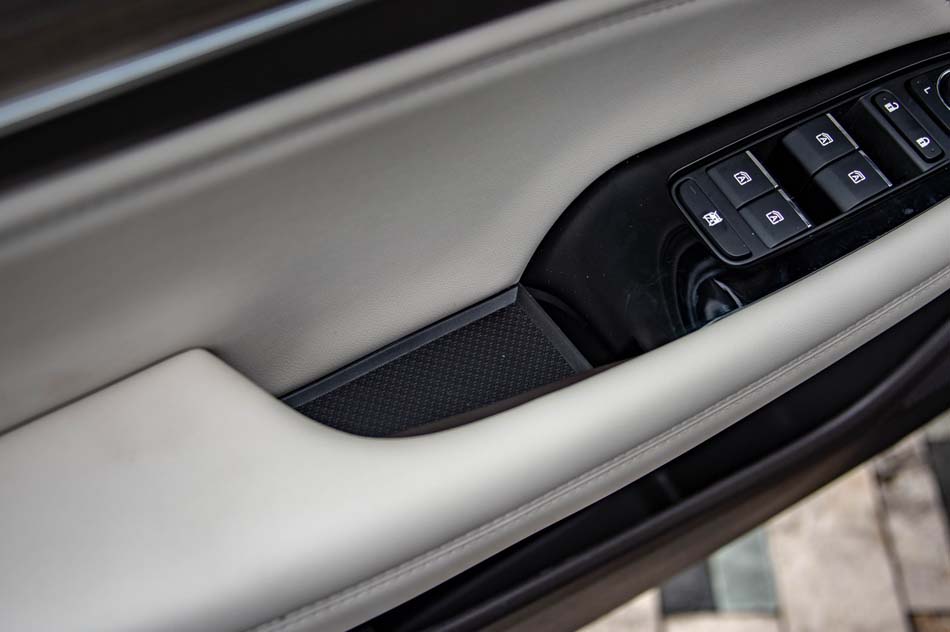 2019款 270T 自动尊贵版 座椅空间