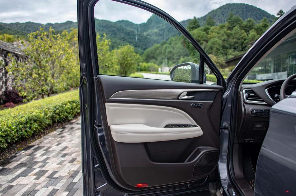 2019款 270T 自动尊贵版 座椅空间