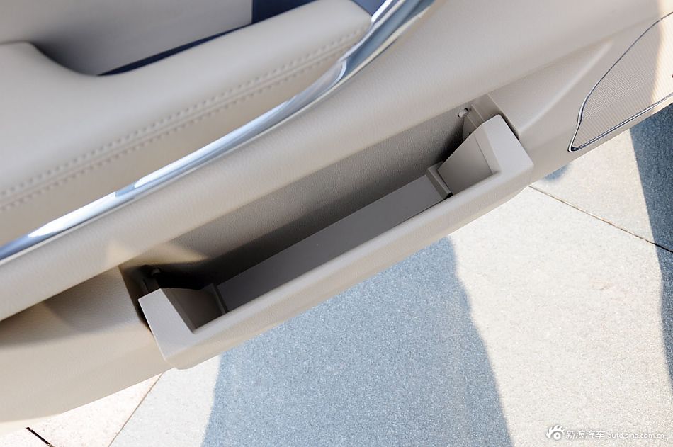 静态体验荣威950