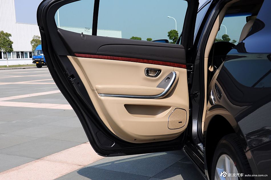 静态体验荣威950