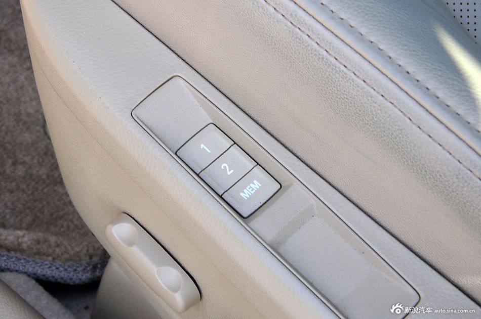 静态体验荣威950