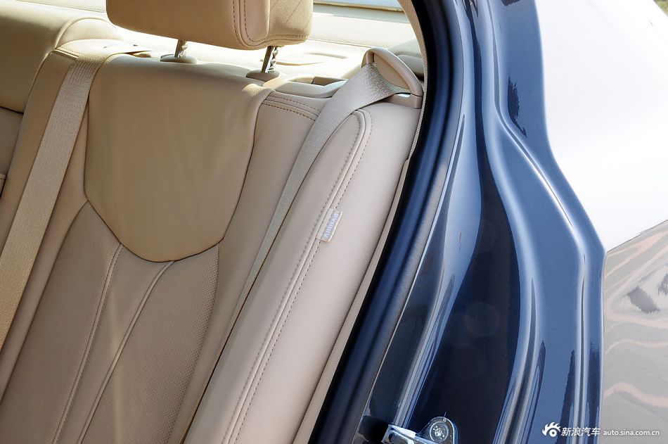 静态体验荣威950