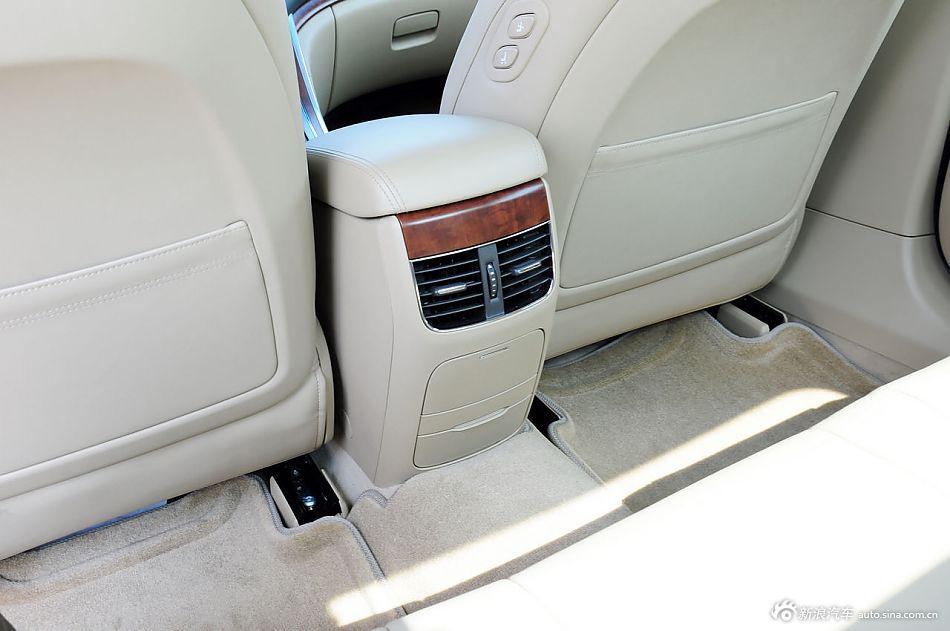 静态体验荣威950