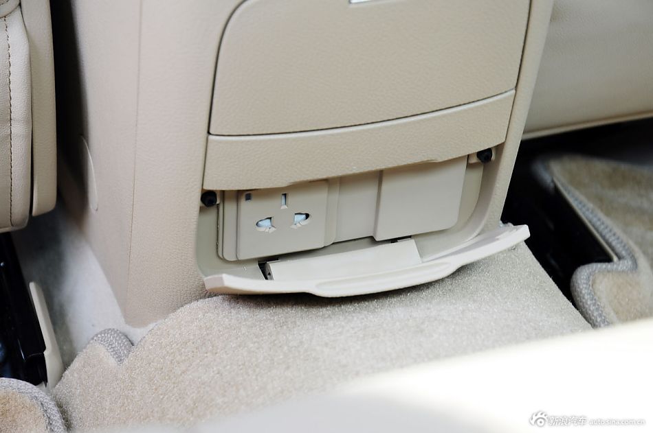 静态体验荣威950