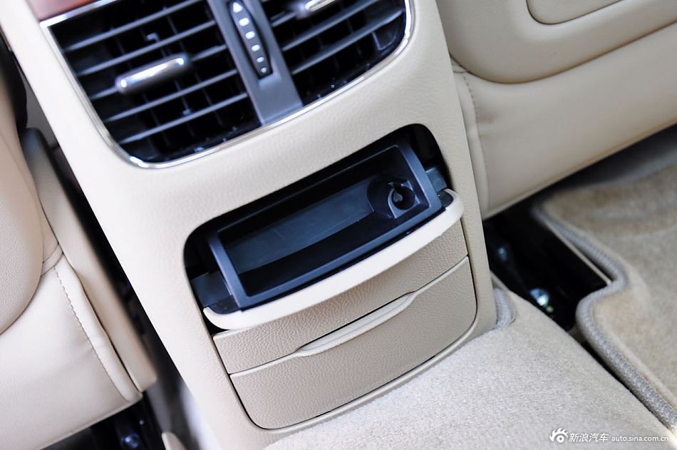 静态体验荣威950