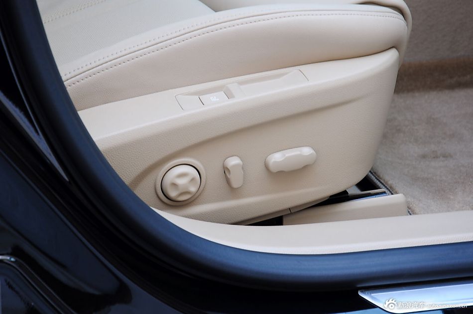 静态体验荣威950