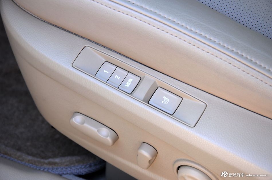 静态体验荣威950