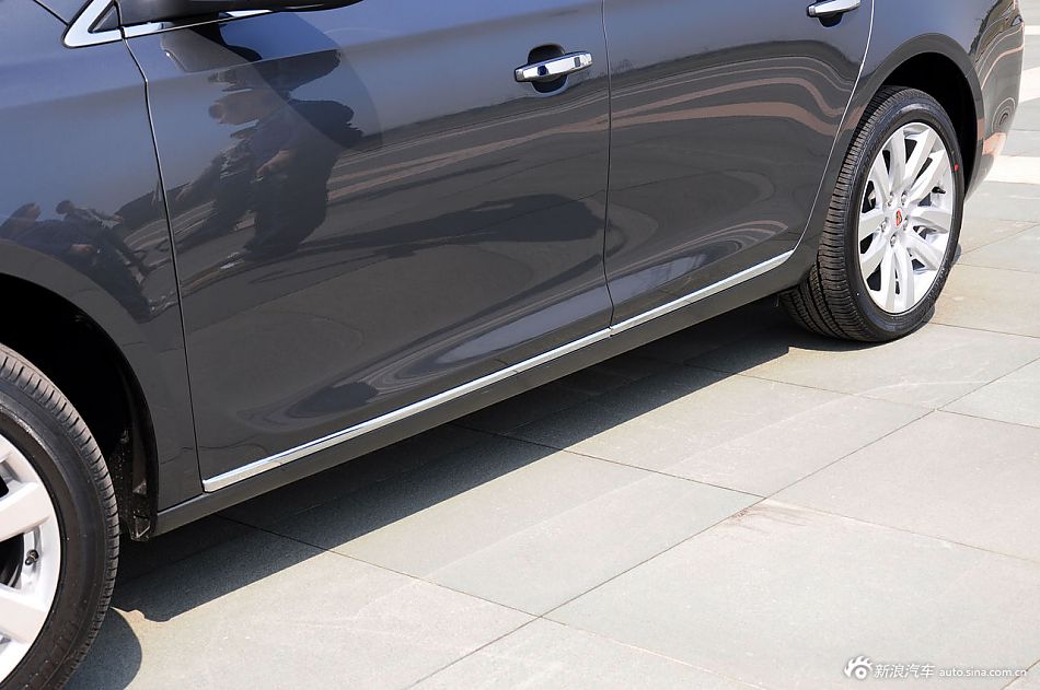 静态体验荣威950