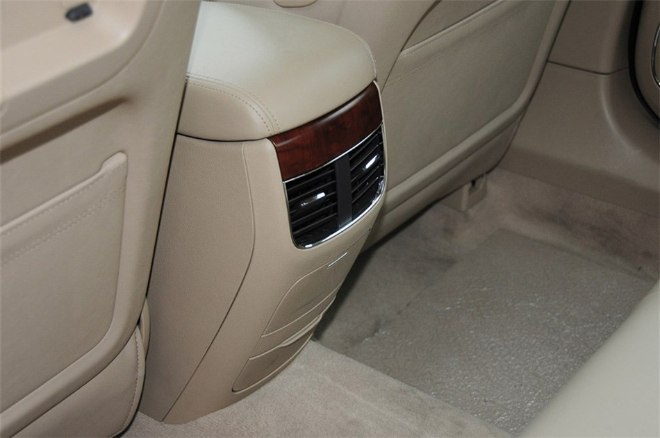 2012款 3.0L AT 旗舰版 座椅空间