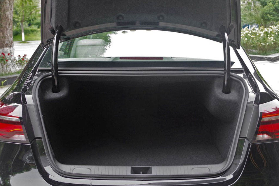 2017款 30T 互联网旗舰版 座椅空间