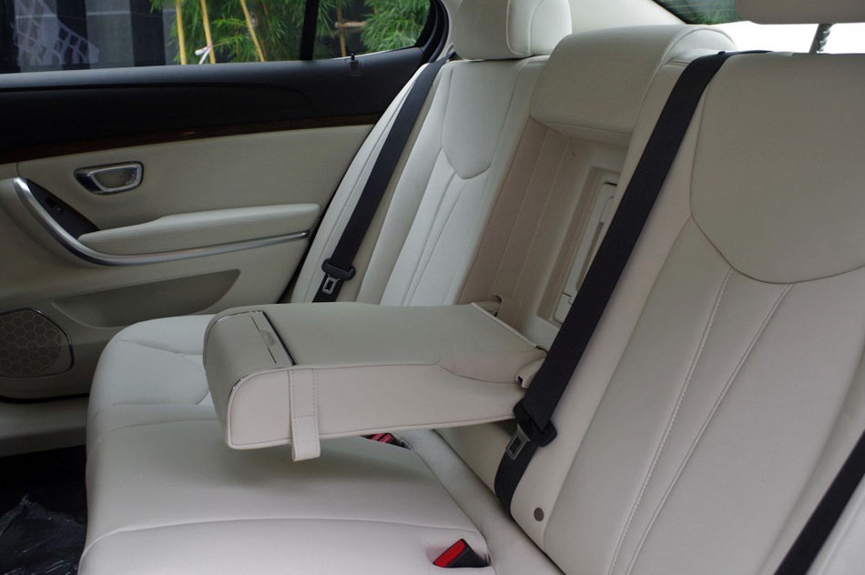 2017款 30T 互联网旗舰版 座椅空间