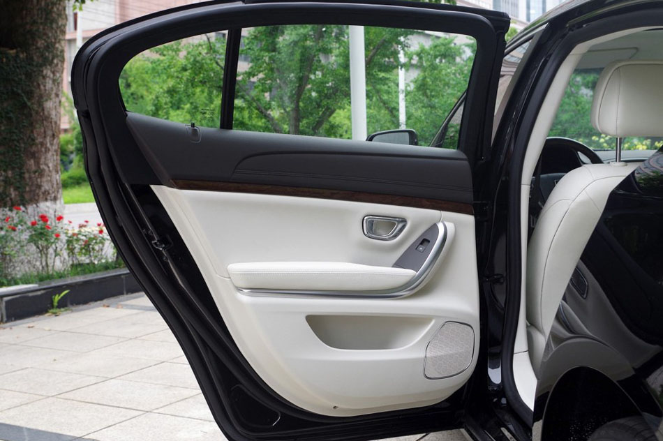 2017款 30T 互联网旗舰版 座椅空间