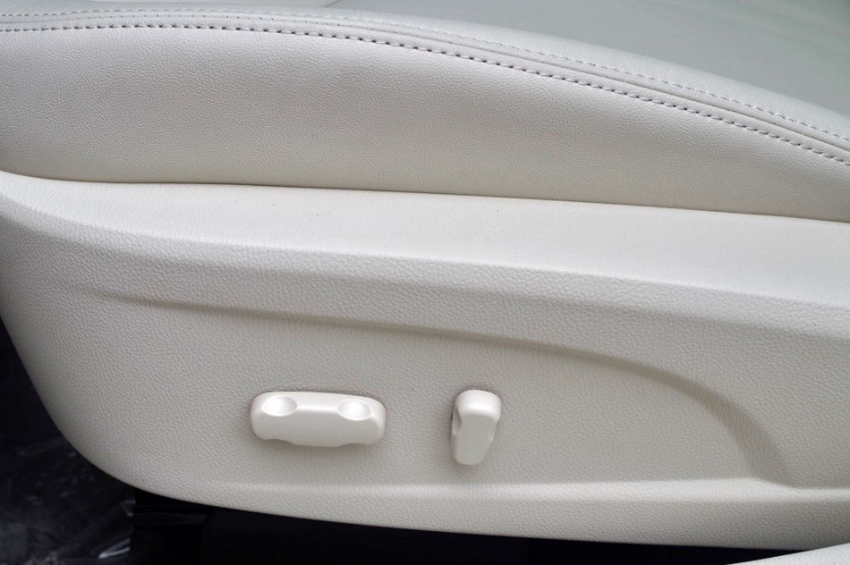 2017款 30T 互联网旗舰版 座椅空间