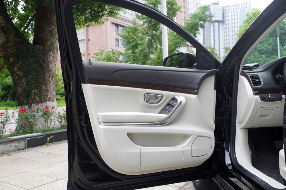 2017款 30T 互联网旗舰版 座椅空间