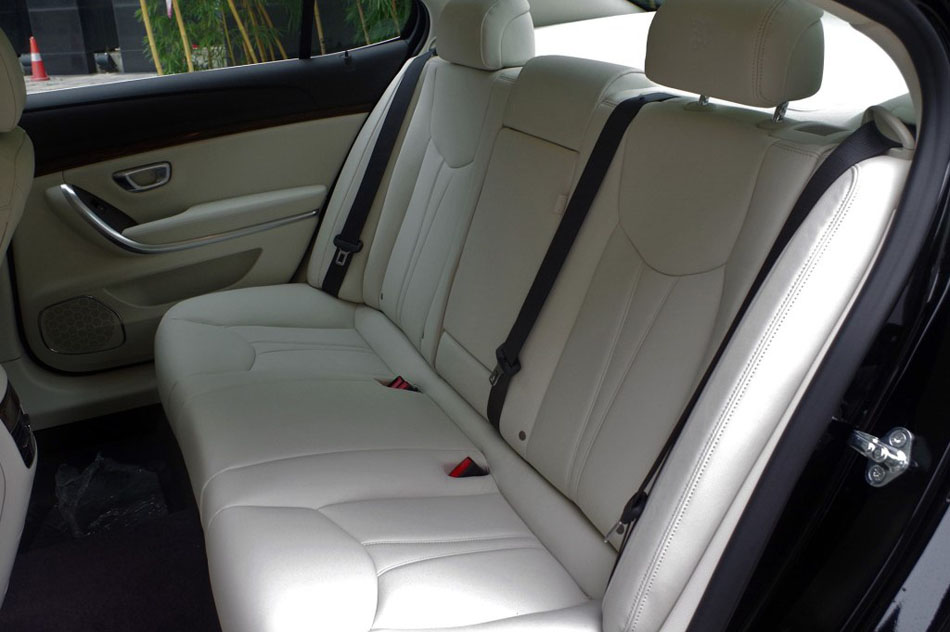 2017款 30T 互联网旗舰版 座椅空间