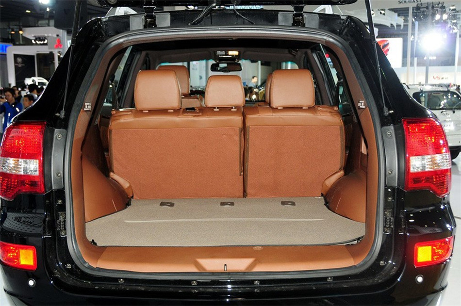 2013款 1.8T MT 汽油两驱智尊版 座椅空间