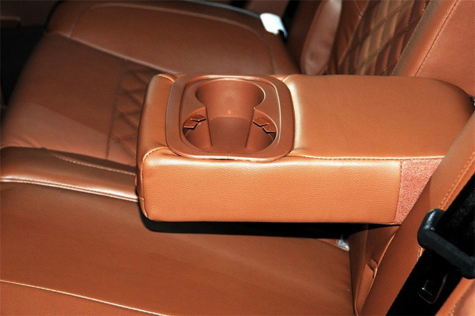 2013款 1.8T MT 汽油两驱智尊版 座椅空间