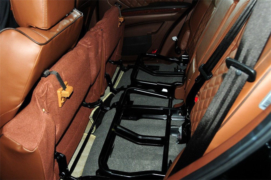 2013款 1.8T MT 汽油两驱智尊版 座椅空间