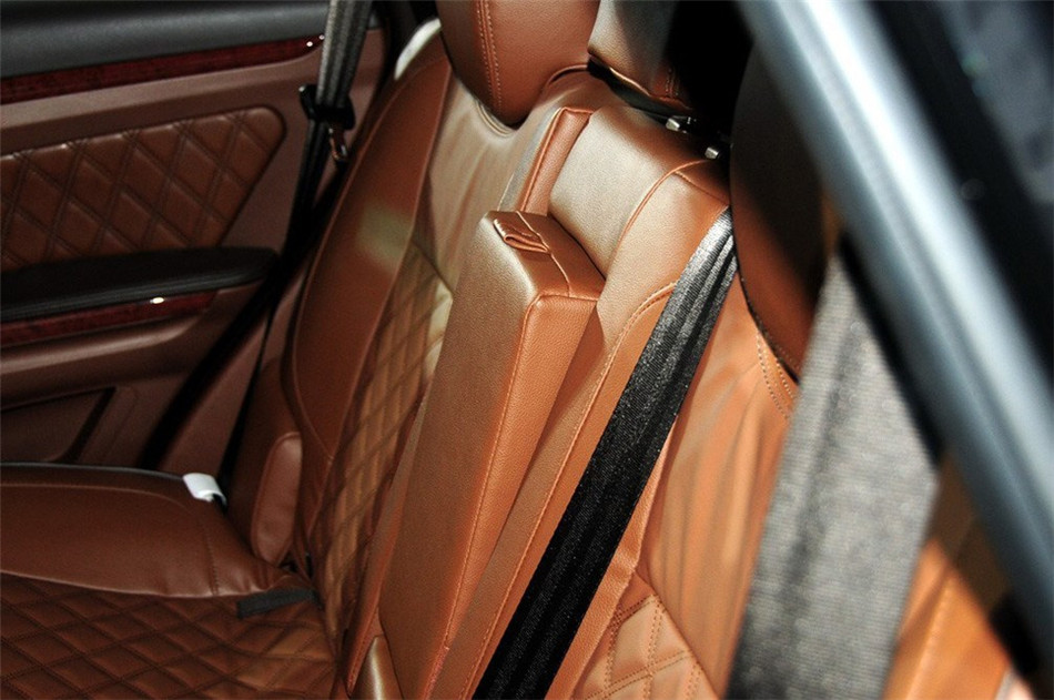 2013款 1.8T MT 汽油两驱智尊版 座椅空间