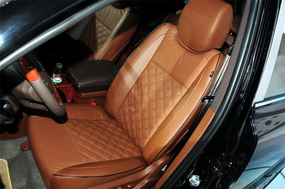 2013款 1.8T MT 汽油两驱智尊版 座椅空间