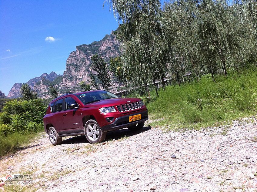 Jeep指南者2.4L CVT豪华版