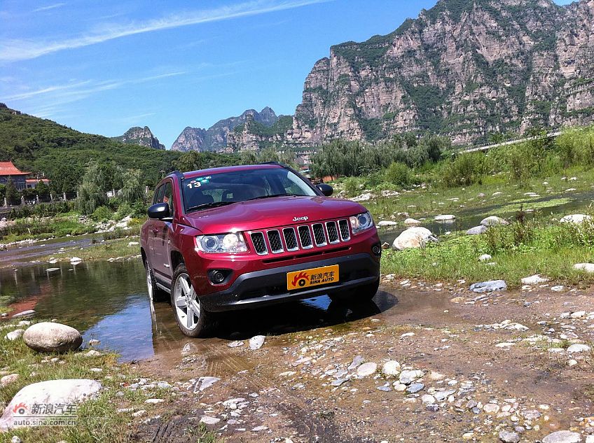 Jeep指南者2.4L CVT豪华版