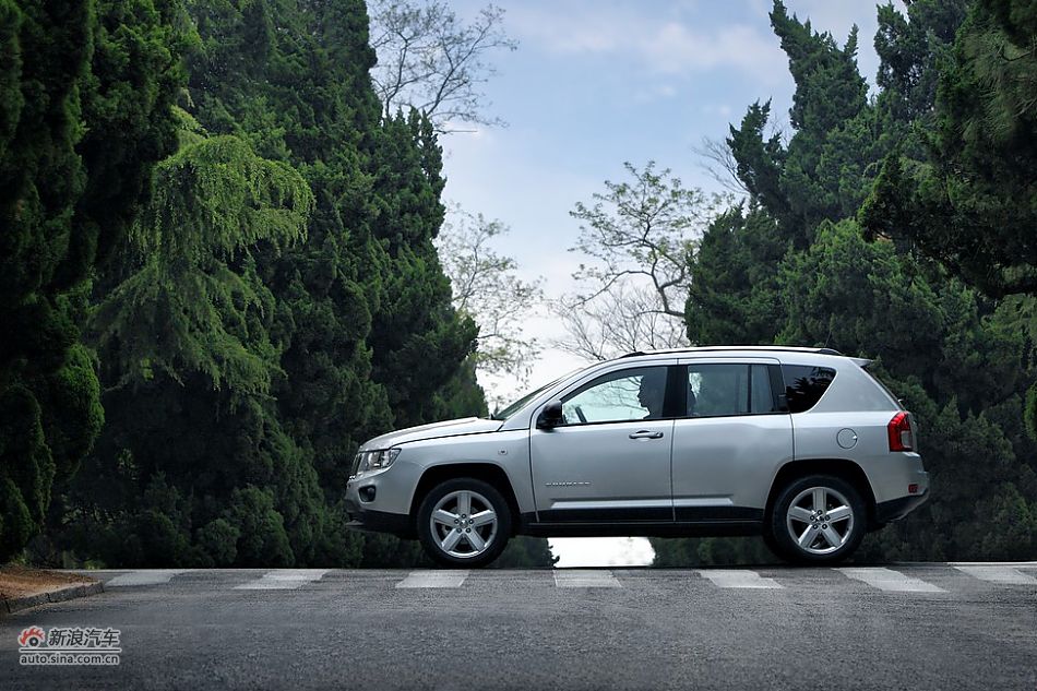 2011款Jeep指南者