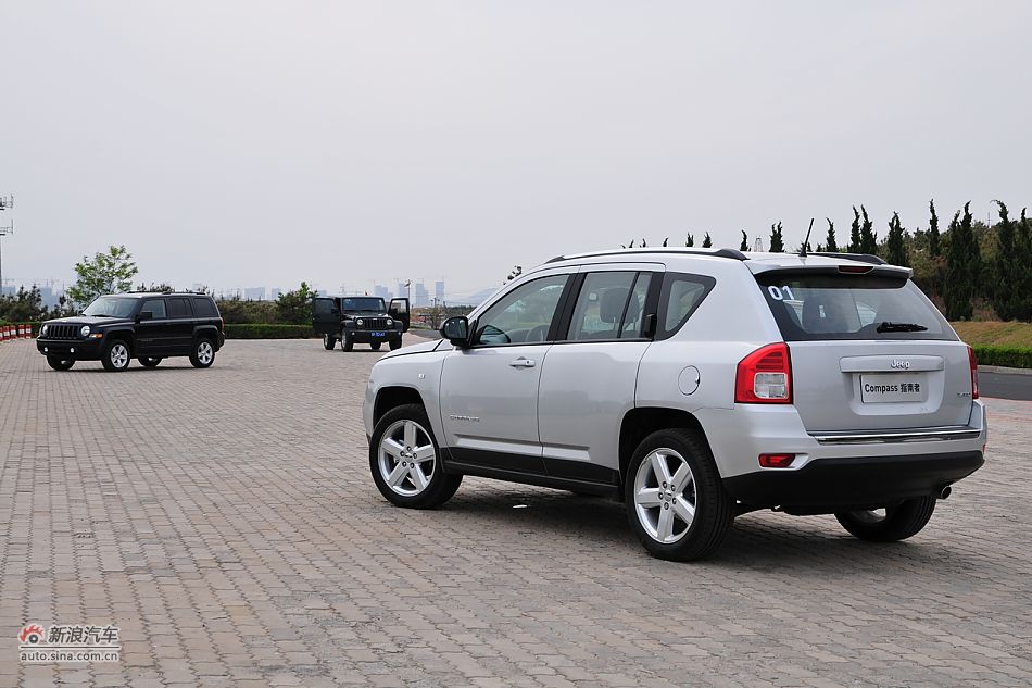 2011款Jeep指南者