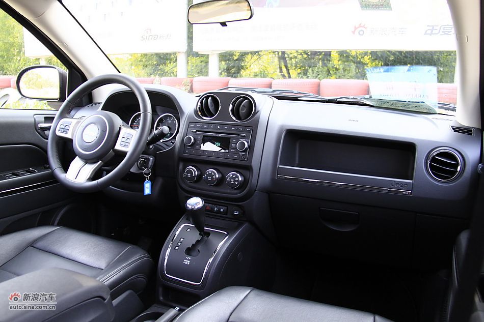 Jeep指南者2.4L CVT豪华版