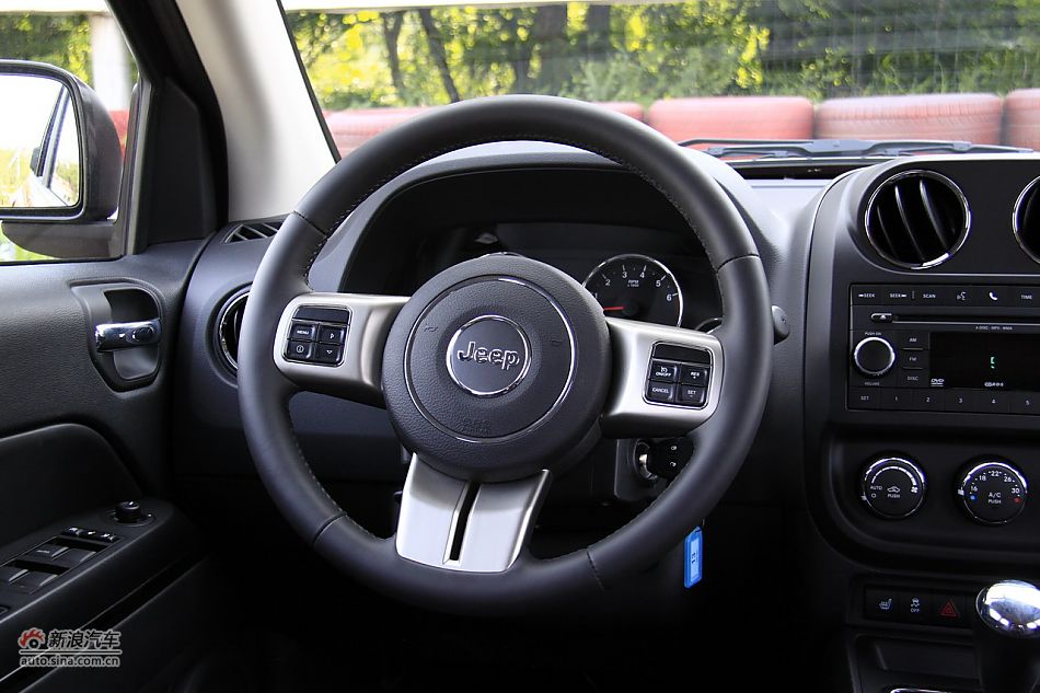Jeep指南者2.4L CVT豪华版